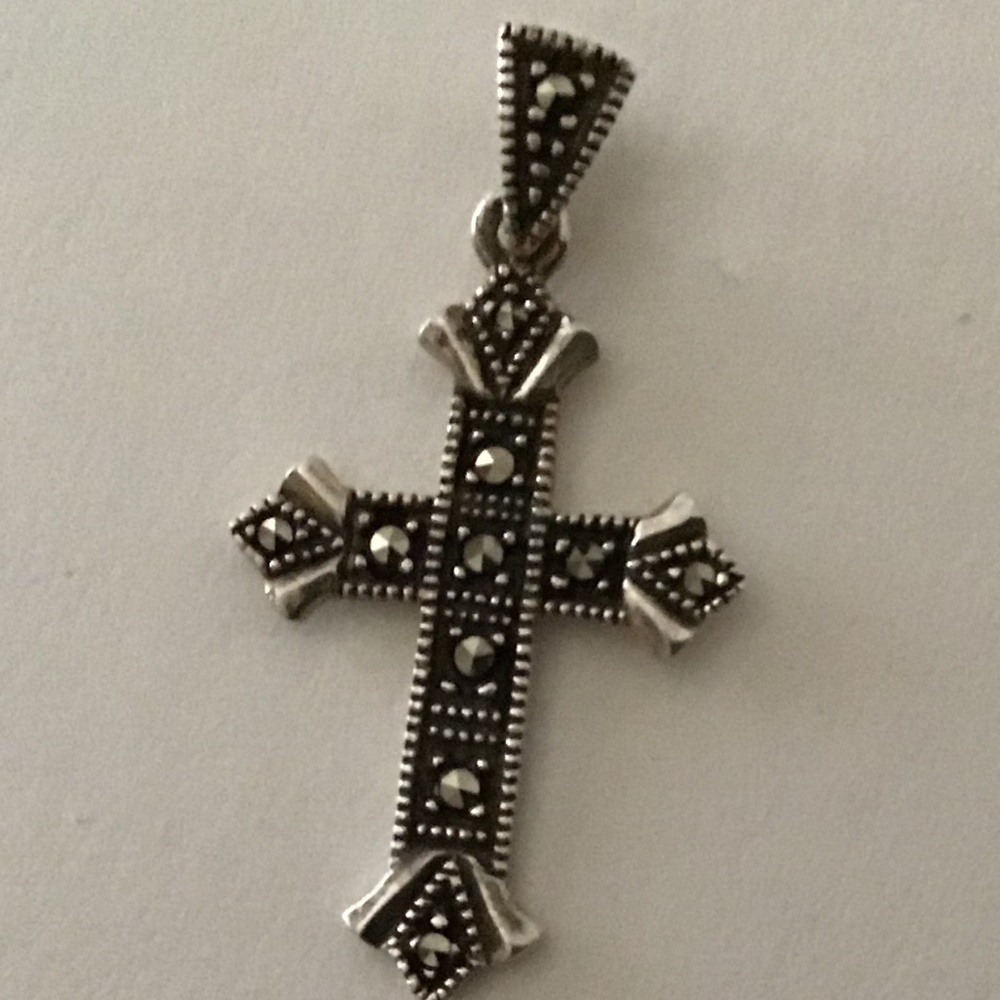 BLACKENED STERLING CROSS W/POLISHED DETAIL PENDANT